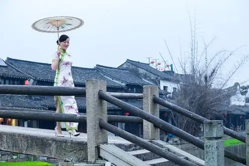 水乡,优雅呈画,轻柔为骨.婉约成诗,拘倦成曲.