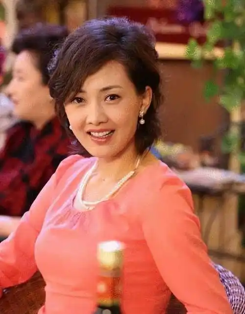 牛莉:我不是郭冬临的老婆,老公是普通商人,和丈夫恩爱至今_母亲_成为