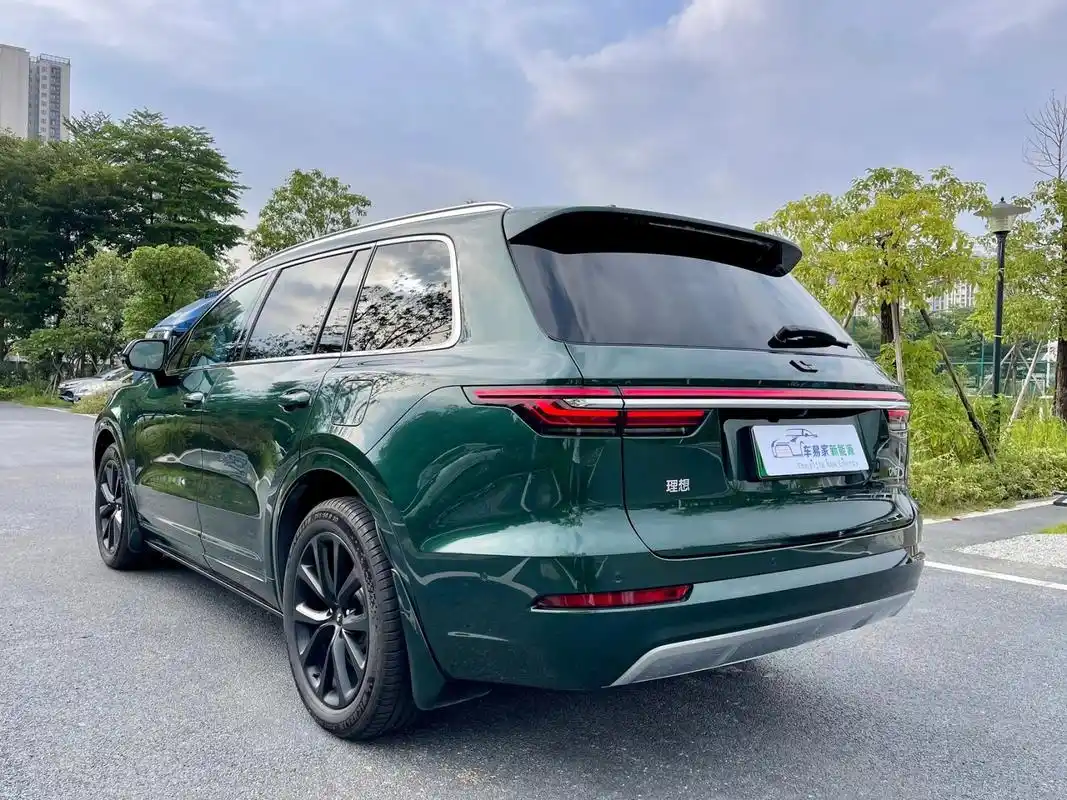 理想汽车,理想one 【车辆名称】2021款 理想one 增程6座版 【上牌时间