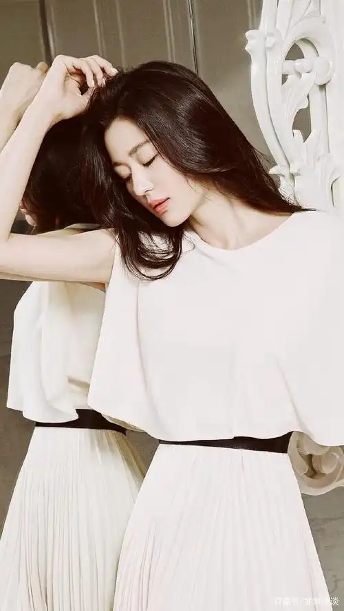 韩国女星全智贤靓丽写真