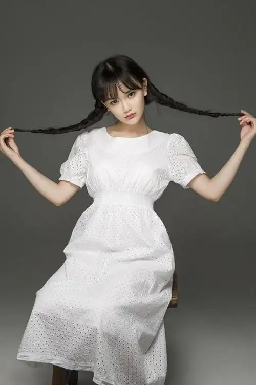 南笙客串《甜蜜生活》 展古典气质秀琴技