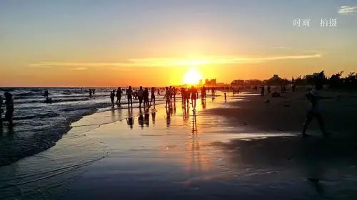 夕阳下的海滩(手机拍摄)