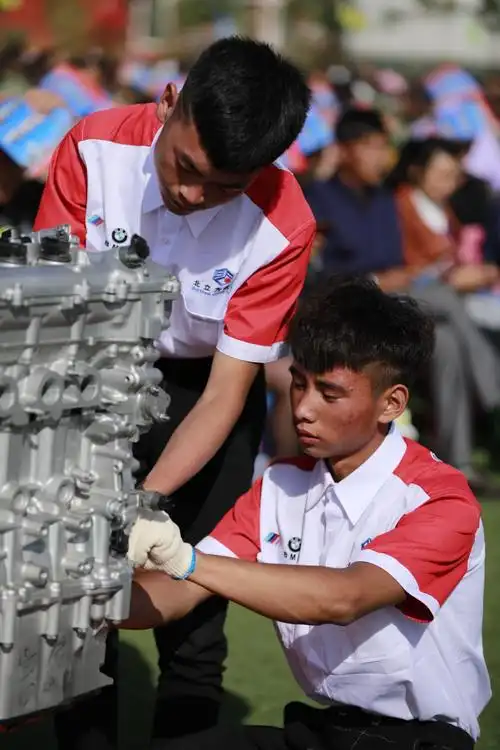 青铜峡市职业教育中心(北立方)首届汽修专业学生技能展示