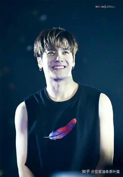 王嘉尔jackson怎么能笑得如此好看这般温暖治愈