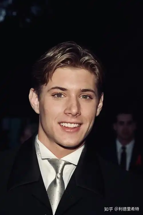 除了埃兹拉米勒还有哪些美炸的中长发欧美男星求照