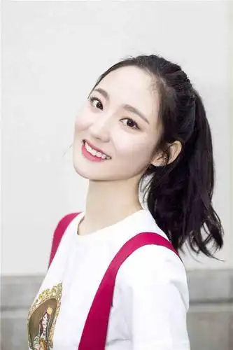 王莫涵《创造101》人气飘升 "零起点"挑战热辣舞技