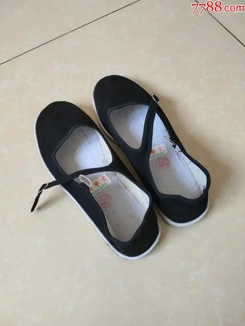 女平底布鞋两双