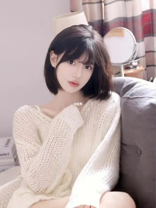 减龄显脸小,小个子女孩超级适合的短发,自然又随性的氛围感短发对圆脸