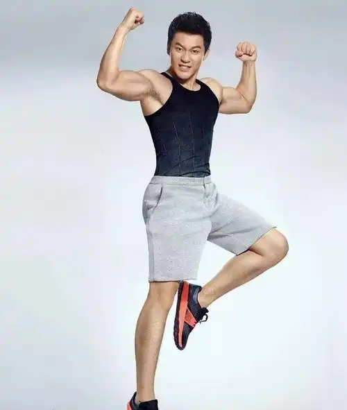 看李晨是怎样抱得女神归!