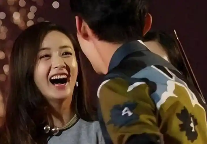 也在何炅的开导下慢慢走了出来,这也导致了赵丽颖对其产生了不一样的