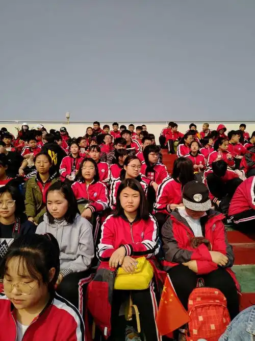 滦州市中山实验学校"立明眼镜"杯春季运动会八年级