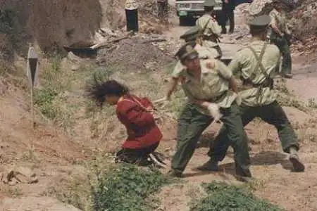 法警枪毙死刑犯现场真实曝光