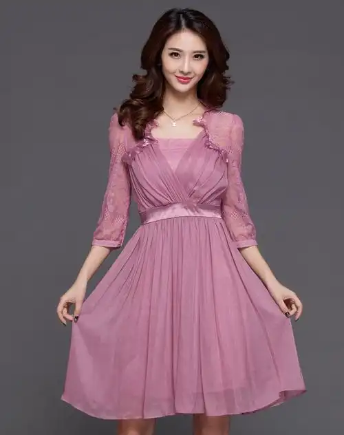粉色蕾丝拼接七分袖连衣裙
