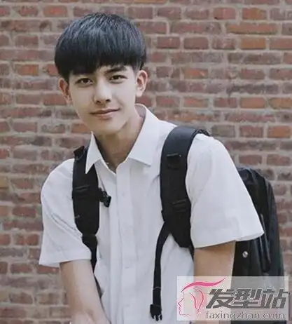 男生蘑菇头怎么剪好看 修颜呆萌年轻好几岁_发型站_最新流行发型设计