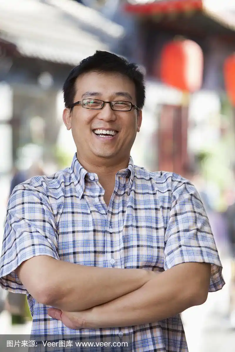 眼镜,中年男人,南锣鼓巷,垂直画幅,正面视角