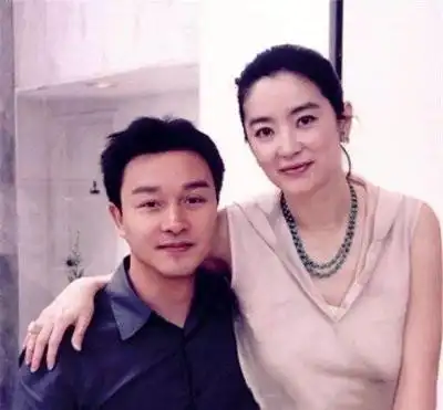 张国荣身高实际身高多少,张国荣身高是多少(张国荣的早熟)