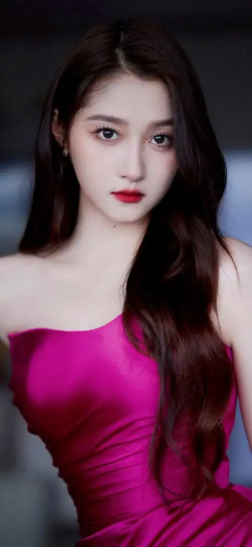 明星壁纸#  同款演绎|婀娜多姿红火热烈|女明星壁纸  关晓彤vs吴宣