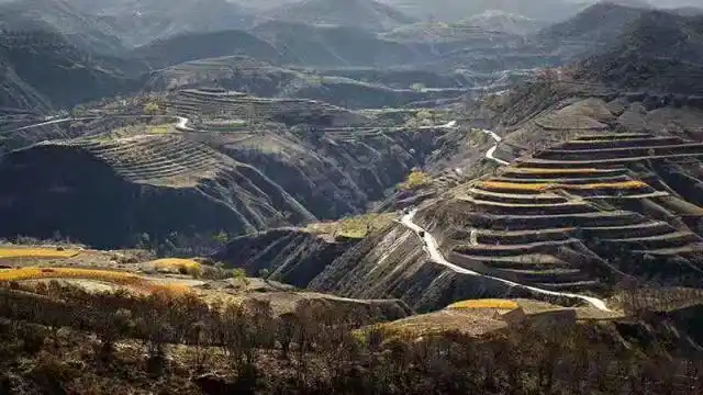 美图欣赏:陕北的圪梁梁