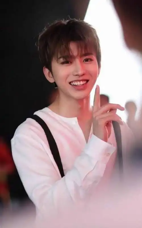 蔡徐坤笑容合集