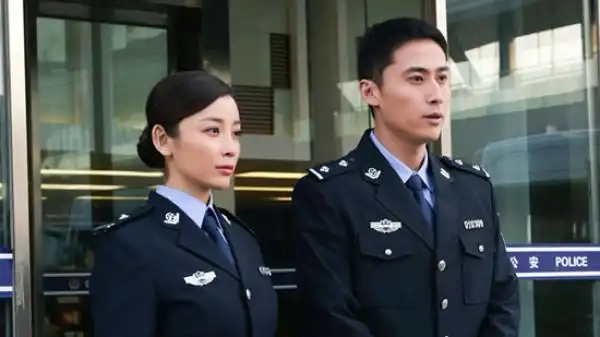 在中国经济大潮中进行了一场情与法的纠葛与较量的经侦大剧《爱的追踪