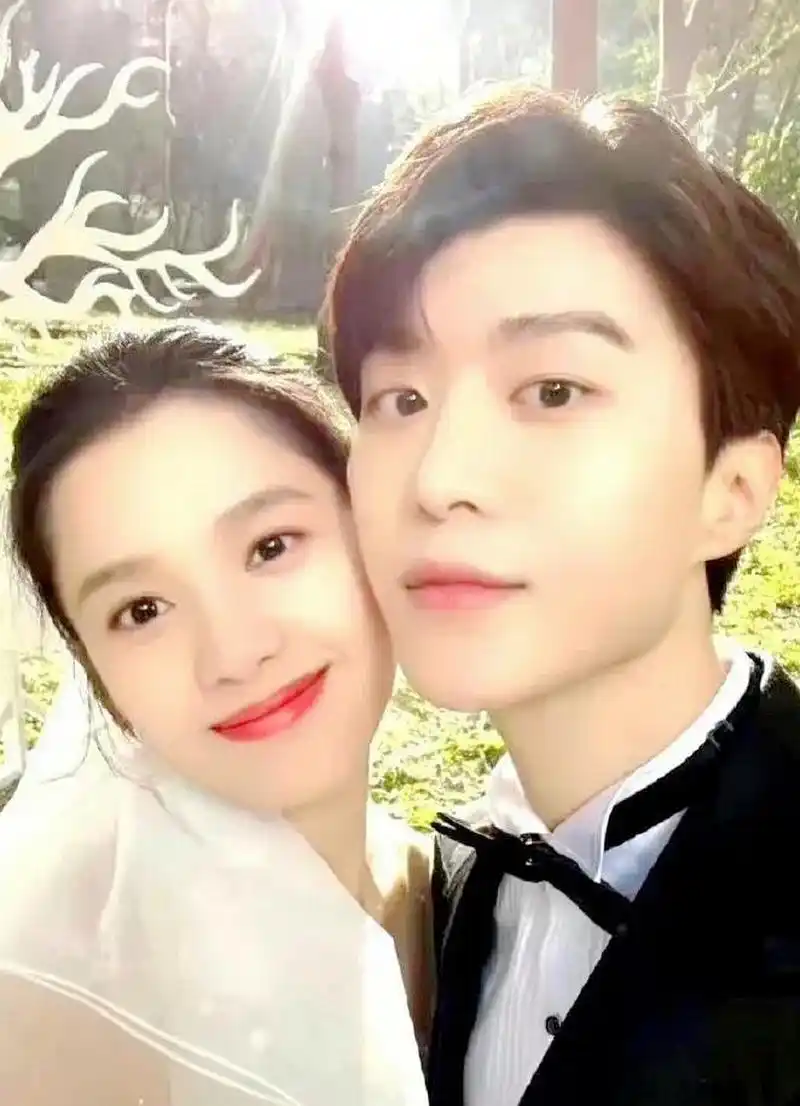 看看范丞丞和张婧仪的秀cp.帅哥美女就是这样的关系.