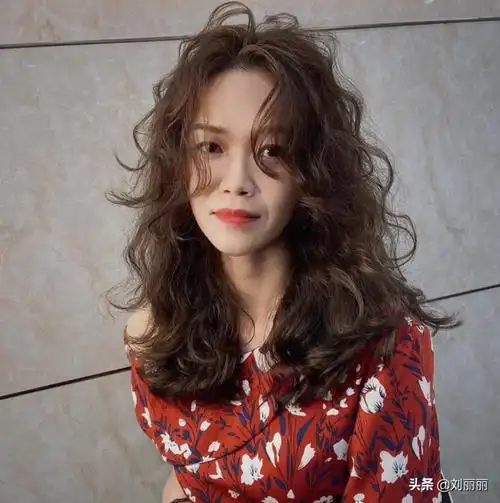 胖子适合烫什么发型(推荐18款适合胖脸的洋气烫发)