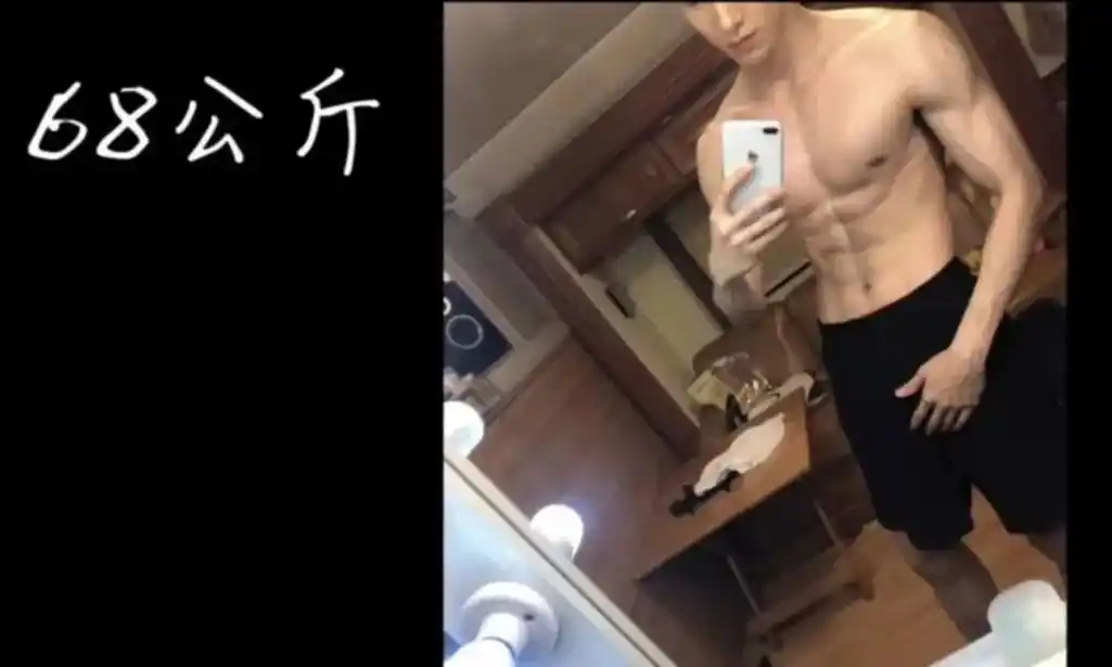 白敬亭脱衣秀八块腹肌,像极吃"伟哥"的猛男!你怎么变这样了