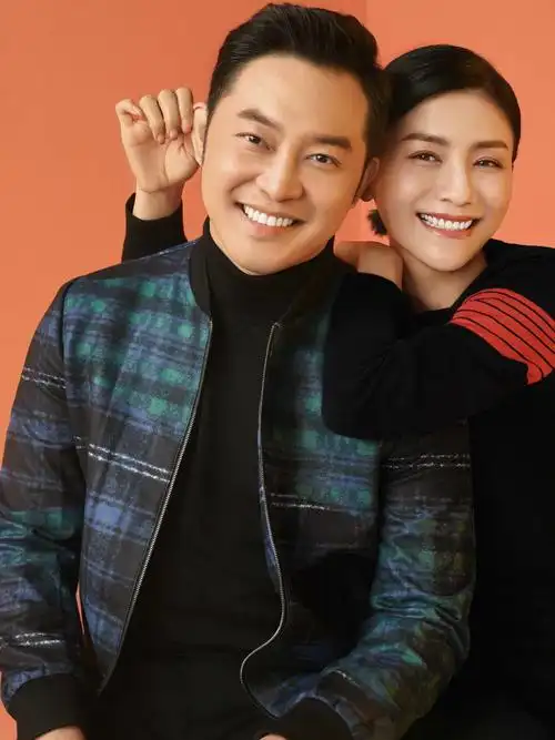 但是胡可沙溢一家这一次却是很有新鲜感,按照年龄的从小到大排列,弟弟