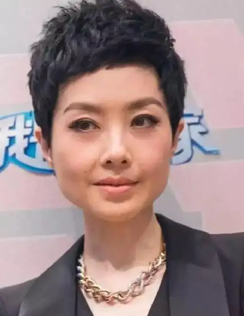 脸大剪什么发型(最适合大脸的流行发型)