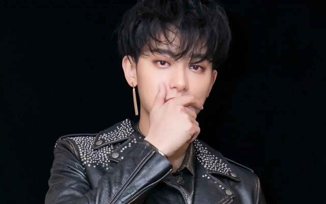 黄子韬帅气图片高清电脑桌面壁纸