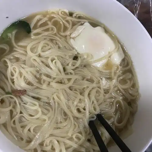 做的家常白菜挂面汤