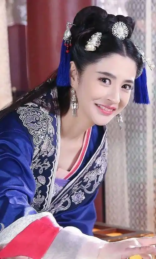 李心艾五大古装,李长乐京城第一美人,"和术红玲"的扮相最亮眼_剧中