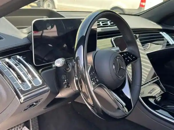 全新24款平行进口奔驰s500中控台垂瀑式中央触控屏从中控台纵向延伸