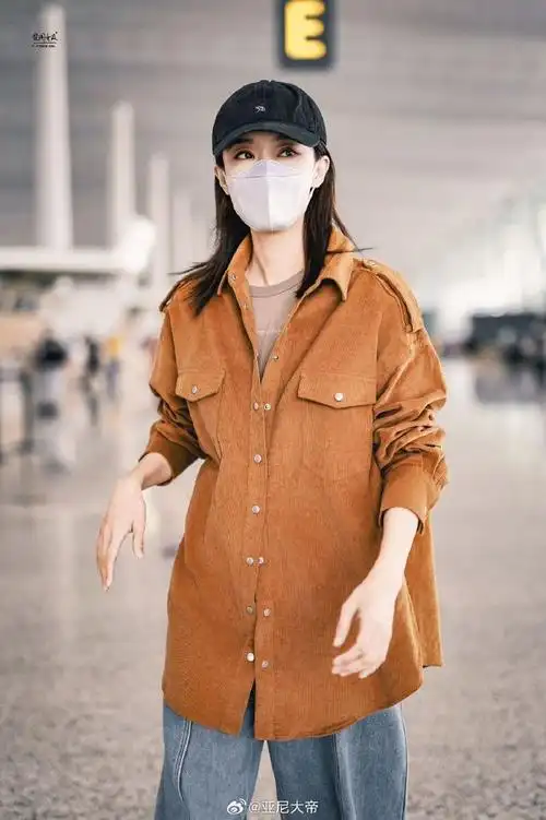 张小斐机场美拉德穿搭