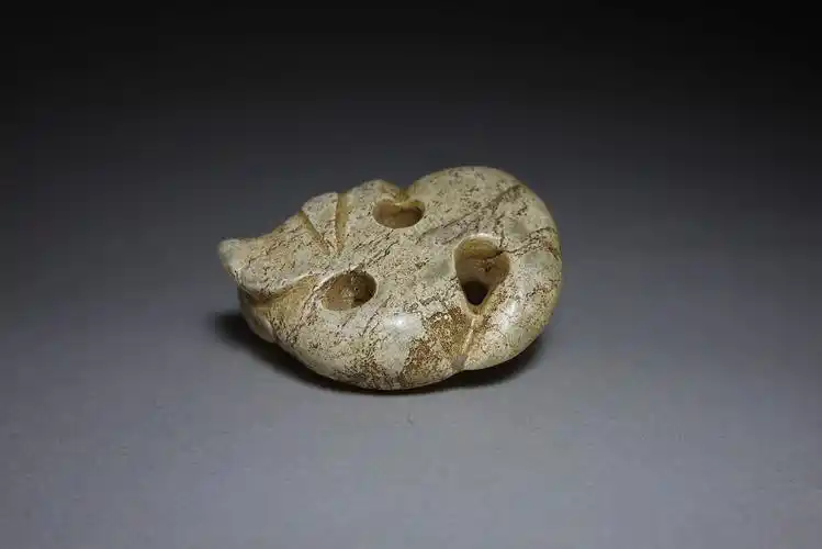 红山文化期玉器工上自然态质变任南珍藏