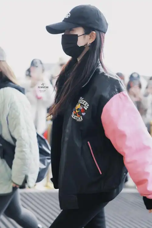 杨幂私服##杨幂粉黑棒球服##今日星拍放送