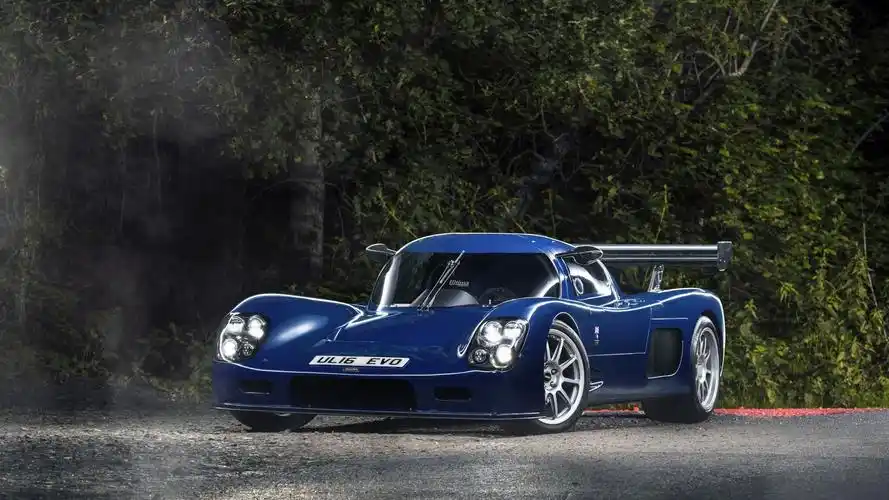 外形酷炫帅气的跑车高清桌面壁纸