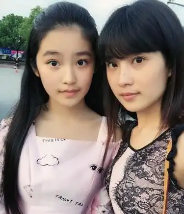 演员柴蔚和她妈妈大家看看谁漂亮