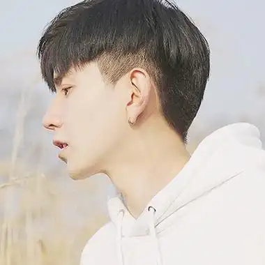 清新唯美看起来很干净的男生头像