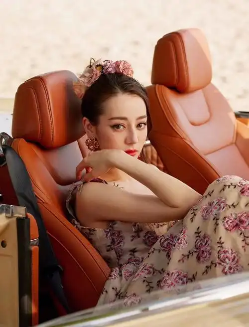 迪丽热巴玫瑰花仙子的海边大片