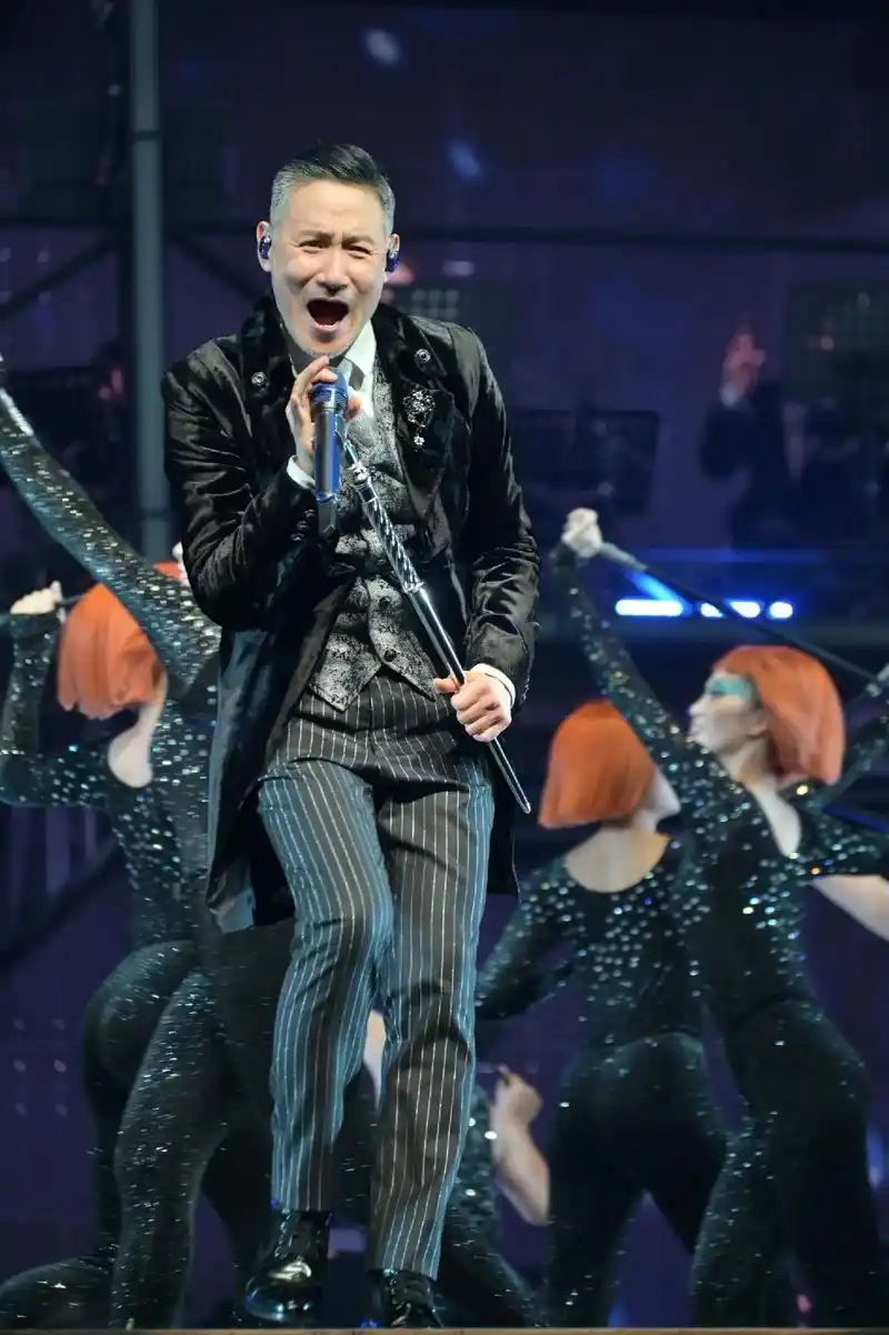 歌神张学友 #音乐现场 #一代人的回忆 成都演唱会,近距离 - 抖音