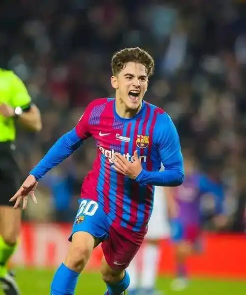 众多鲜肉球星中年纪最小的就是这位来西班牙国家队的佩德罗·冈萨雷斯