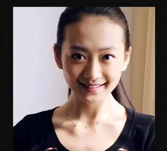 王鸥"戏水照"遭全网传,看她素颜下真实肌肤,难怪直男那么爱他