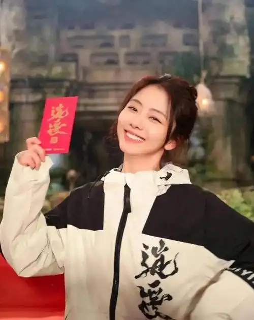 谭松韵新剧开机,她笑得好开心,状态超好!|心跳|如花|女明星_网易订阅