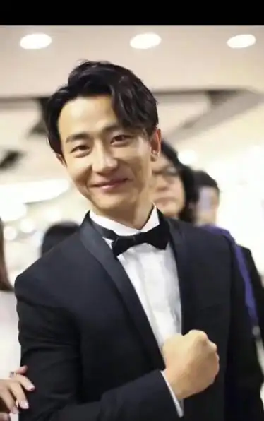 爱笑,沉稳的黄轩,你喜欢吗?