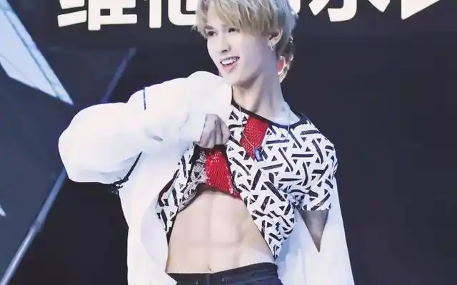 长得娘蔡徐坤鹿晗这些小鲜肉腹肌比你强多了