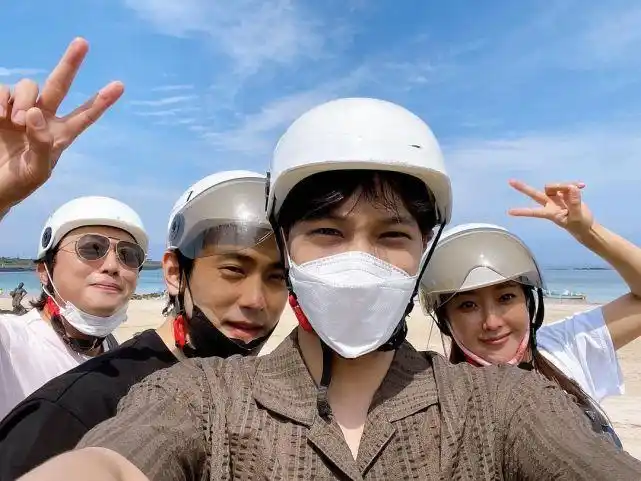 exo金钟仁和金喜善连线,不停喊姐姐,久经沙场女神被苏到说错话