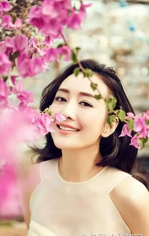 王鸥绚烂彩色大片 笑容像花儿一样芬芳