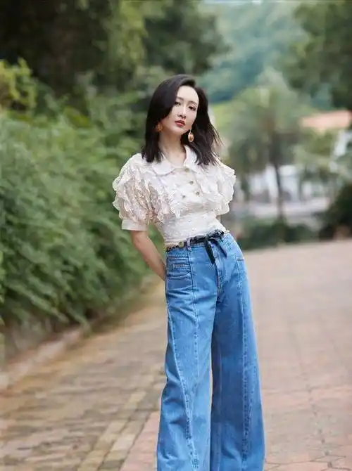 王鸥今年已经37岁了,她清秀的长相模糊年龄,本身王鸥就属于成熟女人的