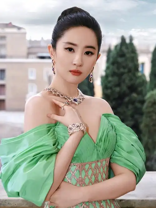 刘亦菲罗马造型#  【刘亦菲罗马宝格丽活动第一场·官方高清原图】